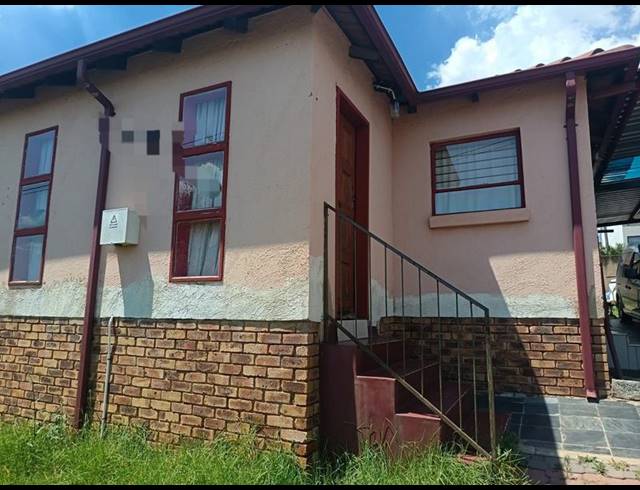 3 BEDROOM HOUSE FOR SALE IN CLAYVILLE